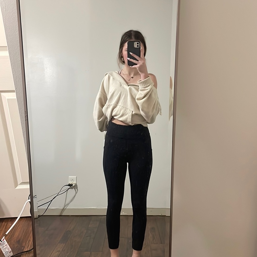 Lululemon black align high rise with pockets. 25”
